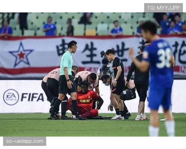 任意球拖延算犯规吗？裁判处罚标准全解析